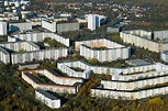 Luftaufnahme Berlin - Herbstluftbild Plattenbau- Hochhaus- Wohnsiedlung ...