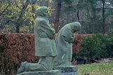 Two statues. "The Grieving Parents". Käthe Kollwitz. 1932.