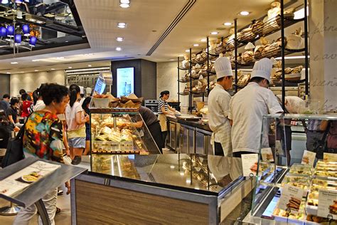 Paris Baguette Cafe This Korean Bakery Selling Bread Cake Flickr