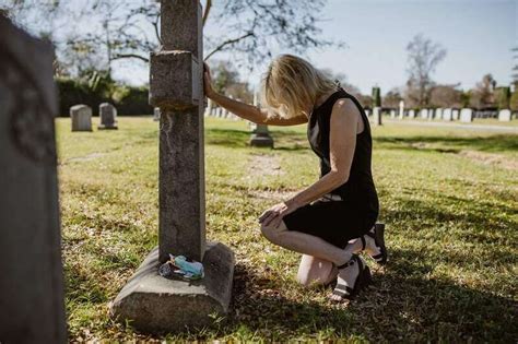 5 Times When You Should Visit A Loved Ones Grave At A Cemetery