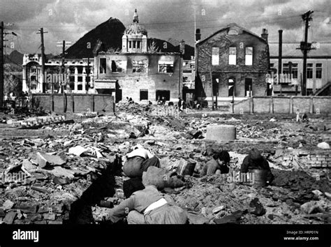 Korean War Rubble Of Seoul 1950 Stock Photo Alamy