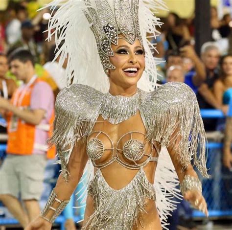 Nua Sabrina Sato Para O Carnaval Ap S Quase Mostrar Demais