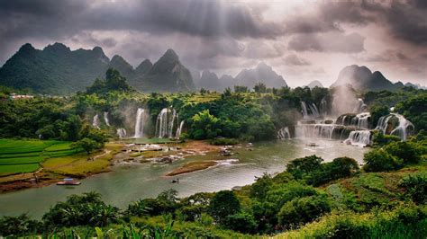 Detian Waterfall Daxin County Guangxi China Desktop