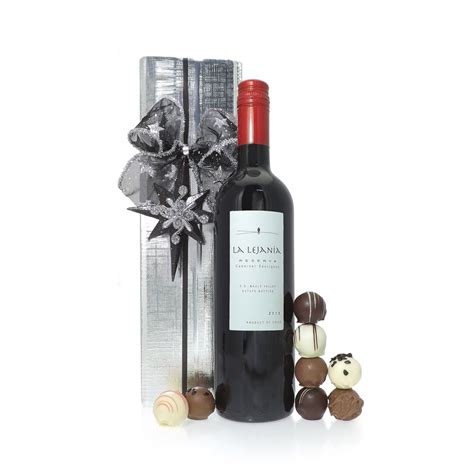 Indulge in the holiday spirit with fun & unique champagne christmas decorations at alibaba.com. Buy Red Wine Christmas Gift Set