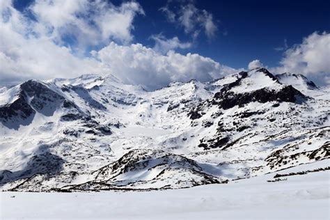 northwest-rila-mountains-2-day-guided-ski-tour-2-day-trip-uimla-leader