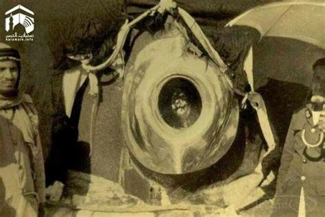 Hajar aswad adalah sebuah batu yang berada di salah satu bagian ka'bah. Black Stone - Richard Cassaro