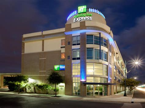 Hotels Near Alamodome Holiday Inn Express And Suites San Antonio