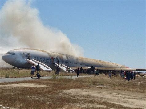 Asiana Flight 214 Crash Video Shows Terrifying Moment Passengers Fled Burning Jet Daily Mail