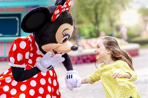 Meet Minnie Mouse Disneyland Park Greatdays Group Travel