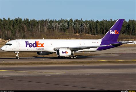 N916fd Fedex Federal Express Boeing 757 200f At Helsinki Vantaa