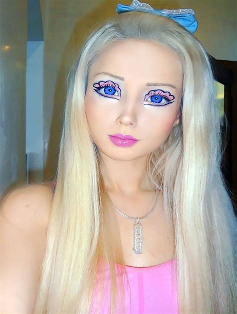 Meet Valeria Lukyanova 21 Worlds Most Convincing Real Life Barbie Girl Photos Barbie Makeup