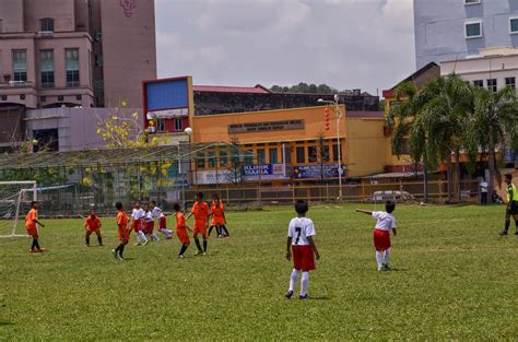 Di indonesia pada tanggal 19 april 1930 dibentuk persatuan sepak bola seluruh indonesia (pssi). Karnival Bola Sepak 1MCC Negeri Sembilan