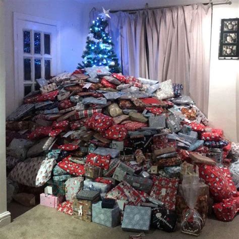 Christmas can be a financially and emotionally challenging time for families already concerned about money. Mum Branded Selfish After Sharing Photo Of Huge Mound Of ...