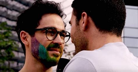 Poncho Herrera Se Despoja De Su Ropa En Sexy Escena Gay Video
