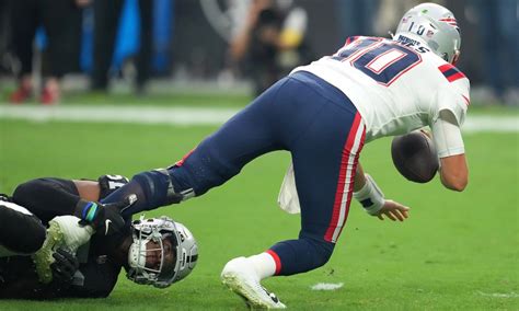 Twitter Reacts To Patriots Disappointing 23 6 Loss To Raiders