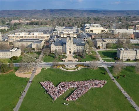 Best Pic Of Burruss Hall And Mountains Ive Seen Virginia Tech Campus