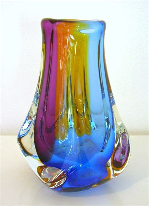 Beautiful Art Glass Vases In A Wide Range Of Colours Sizes And Styles Art Glass Vase Glass