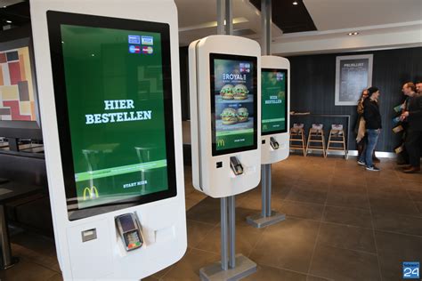 McDonald's Nederweert weer open, bestellen via touchscreen (Foto's ...