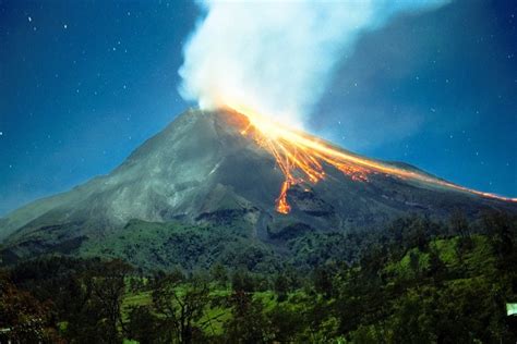 Top 10 Most Dangerous Volcanoes In The World 🔥