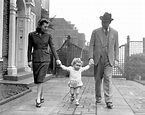 7th August 1947. British actor Sir Ralph Richardson with his wife and ...