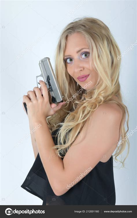 Silahlı Seksi Kadın Stok fotoğrafçılık muro Telifsiz resim 212001160