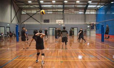 Ingin mengetahui teori dasar permainan bola voli? Background Poster Bola Voli / Sports Volleyball Player ...