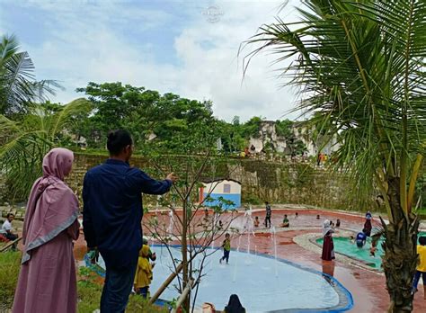Selain itu di dynasty water world menyediakan berbagai kolam renang lengkap dengan wahana airnya yang fantastik. Kolam Renang Randuagung Gresik : 40 Tempat Wisata Di ...