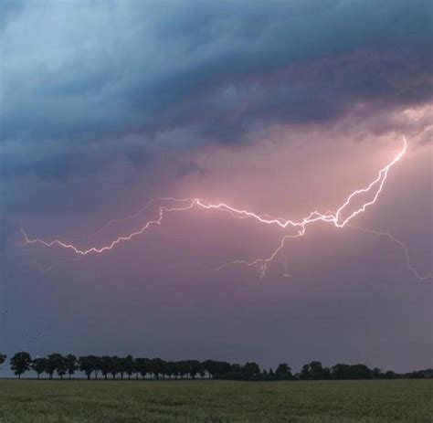 Jetzt droht gefahr durch giftigen schlamm! Regen und Gewitter am Wochenende in Nordrhein-Westfalen - WELT