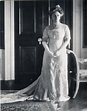 » Nellie Taft in her 1909 inaugural gown, which she donated to the ...