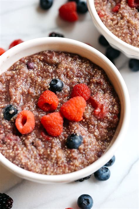 This Protein Packed Slow Cooker Berry Breakfast Quinoa Is The Perfect