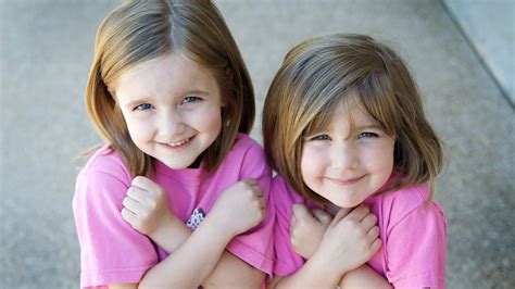 Smiling Two Cute Little Girls Are Wearing Pink Dress Hd Cute Wallpapers