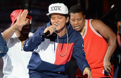 Bruno Mars Announces 24k Magic World Tour Complex
