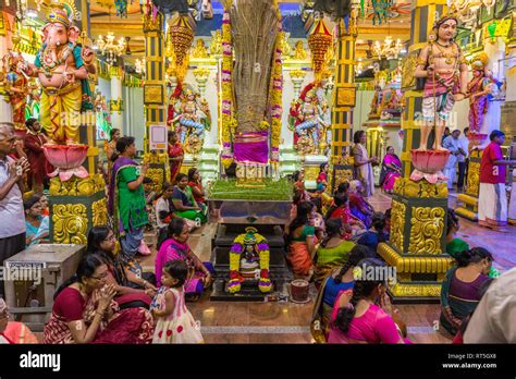 Hindu Worshipers Attending Navarathri Celebrations Sri Maha Mariamman