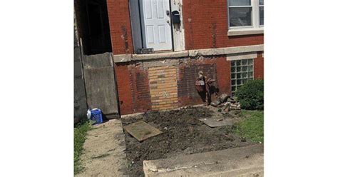 Man Admits Viral Photo Of Stolen Detroit Front Porch Is A Fake