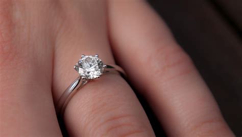 I've seen wedding bands/engagement rings before. Woman Slams Boyfriend for 'Small' $2,000 Engagement Ring ...