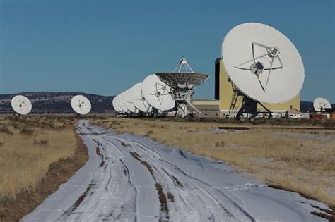 Radiotelescopes At The Very Large Array The National Radio Observatory