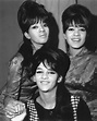 30 Fascinating Vintage Photographs of The Ronettes in the 1960s ...