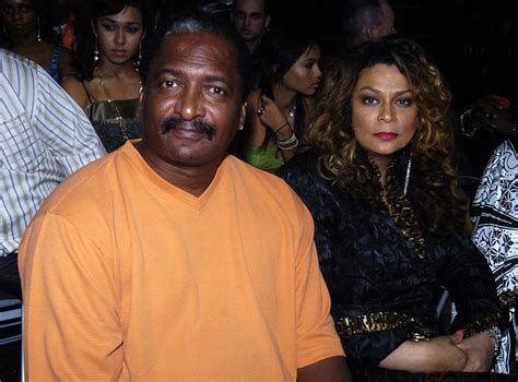 beyoncé s and solange s father mathew knowles has breast cancer