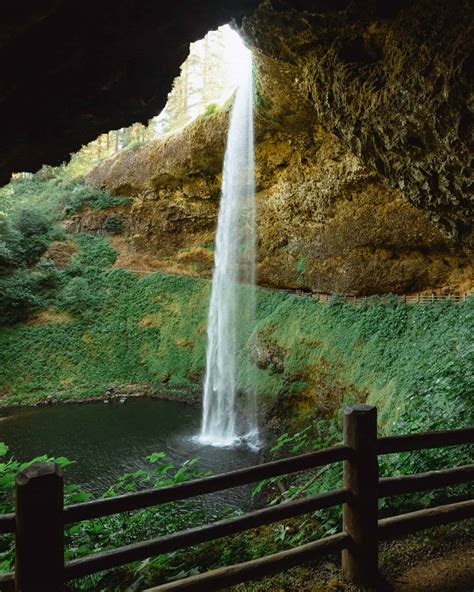 8 Incredible Walk Behind Waterfalls In Oregon The Mandagies