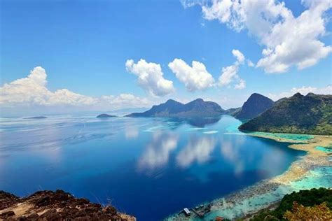 The line of division roughly corresponds to what is today the border between malaysia and indonesia. 21 Malaysia Islands To Visit In 2021: Top Attractions ...