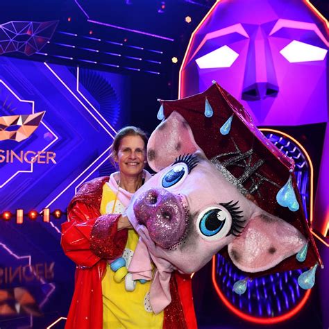 Neben dem einhorn sind in diesem jahr auch ein dinosaurier und der erste. Katrin Müller-Hohenstein nach "The Masked Singer": "In ...