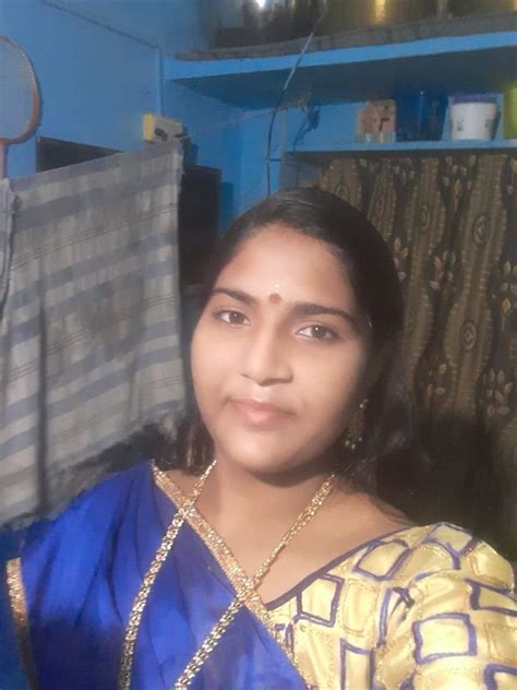 Indian Girl Showing Boobs And Saree Image Leaked