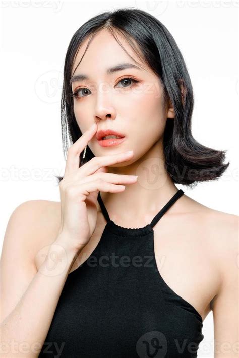 Pelo Corto De Mujer Asiática De Moda Con Cuerpo Perfecto Lindo Modelo Femenino Con Maquillaje