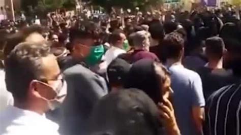 هجوم گارد ویژه به تجمعات مردم معترض سقز و سنندج به قتل مهسا امینی