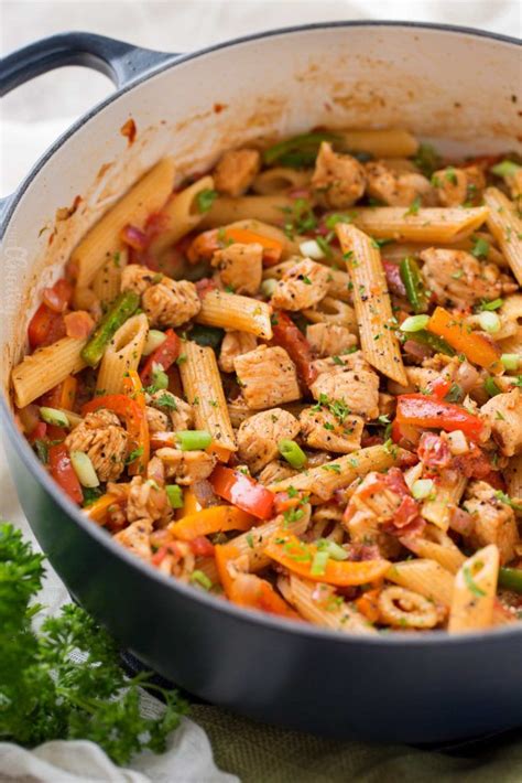 One Pot Chicken Fajita Pasta Recipe - Made in 30 minutes ...