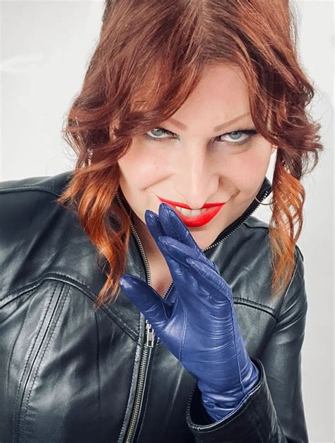 Leder Outfits Female Doctor Leather Outfit Funny Faces Leather Gloves Mistress Redheads