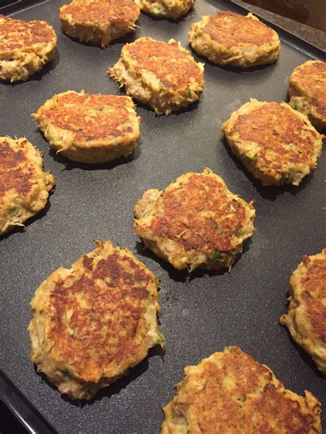 This is not necessary, but it will. How To Make Crab Cakes That Don't Fall Apart - Easy Recipe ...