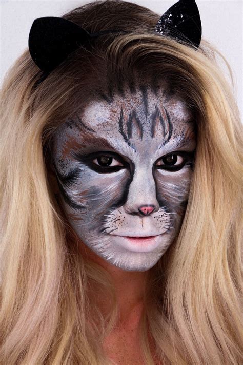 This Makeup Artist Transformed Herself Into Her Own Cat For Halloween