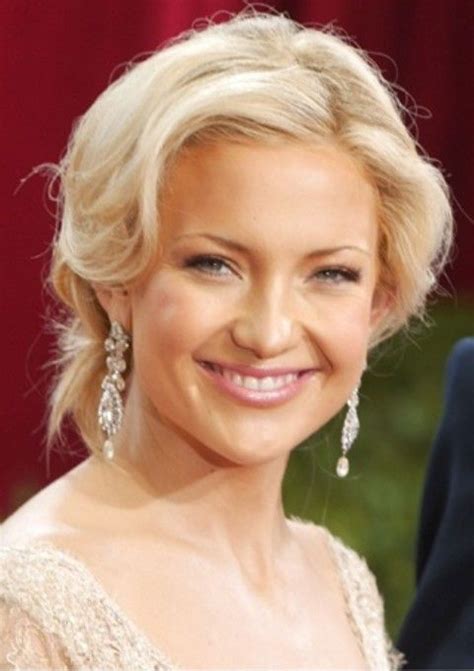 Kate Hudson Hairstyles Retro Chic Updo Long Wavy Haircuts Long Braided Hairstyles Classic
