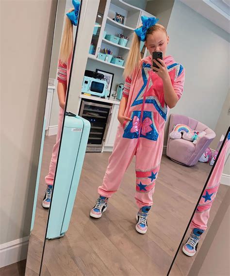 Jojo Siwa S Wildest Most Colorful Fashion Looks Of All Time Pics